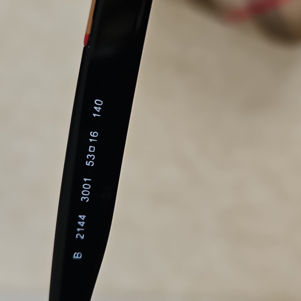 Burberry Eyeglasses & Hard Case & Cleaning Cloth. - Picture 6 of 10